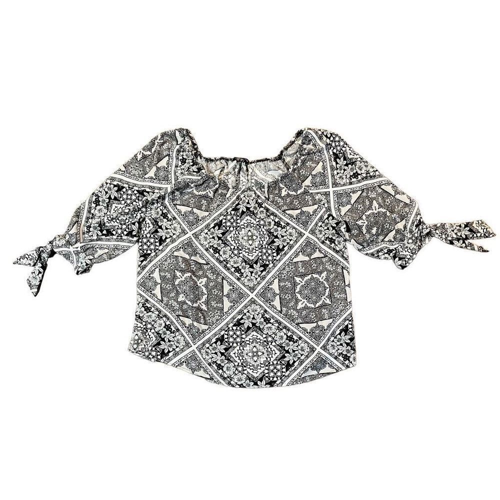 Unique Spectrum Women’s XL Geometric Patterned Blouse